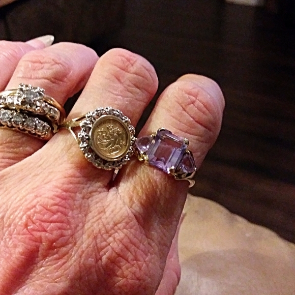 10k gold three amethyst ring, size 7.25 - Picture 5 of 9